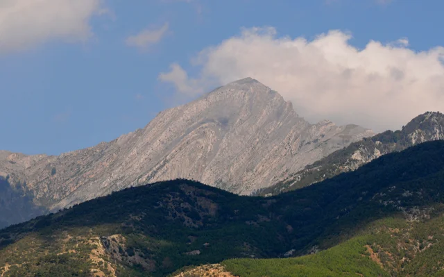 Düldül Dağı — kayalık dağ sırtları