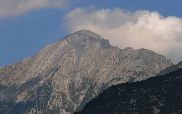 Düldül Dağı — kayalık dağ sırtları
