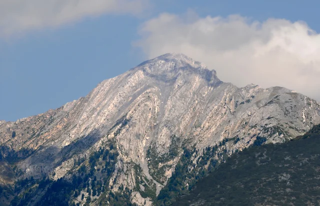 Düldül Dağı — kayalık dağ sırtları